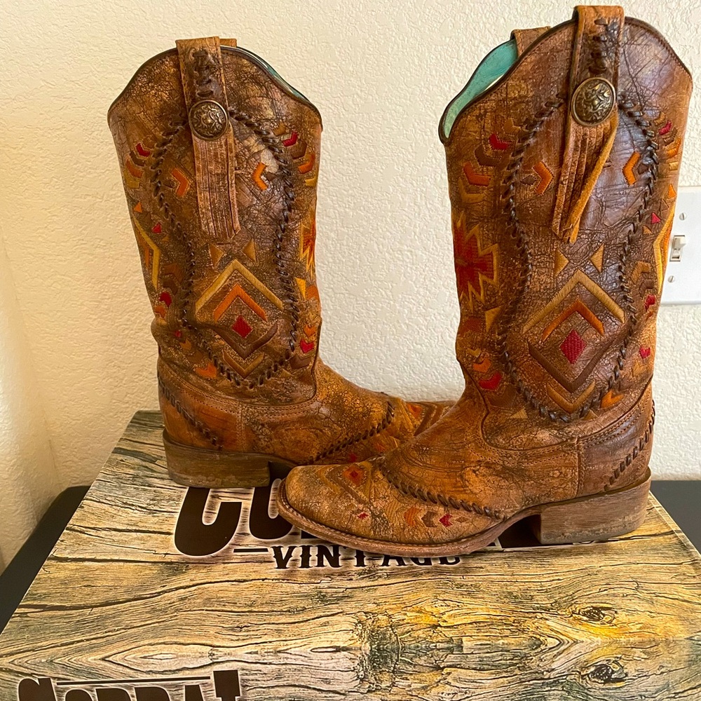 Corral Vintage Aztec Square Toe boots- size 8 1/2